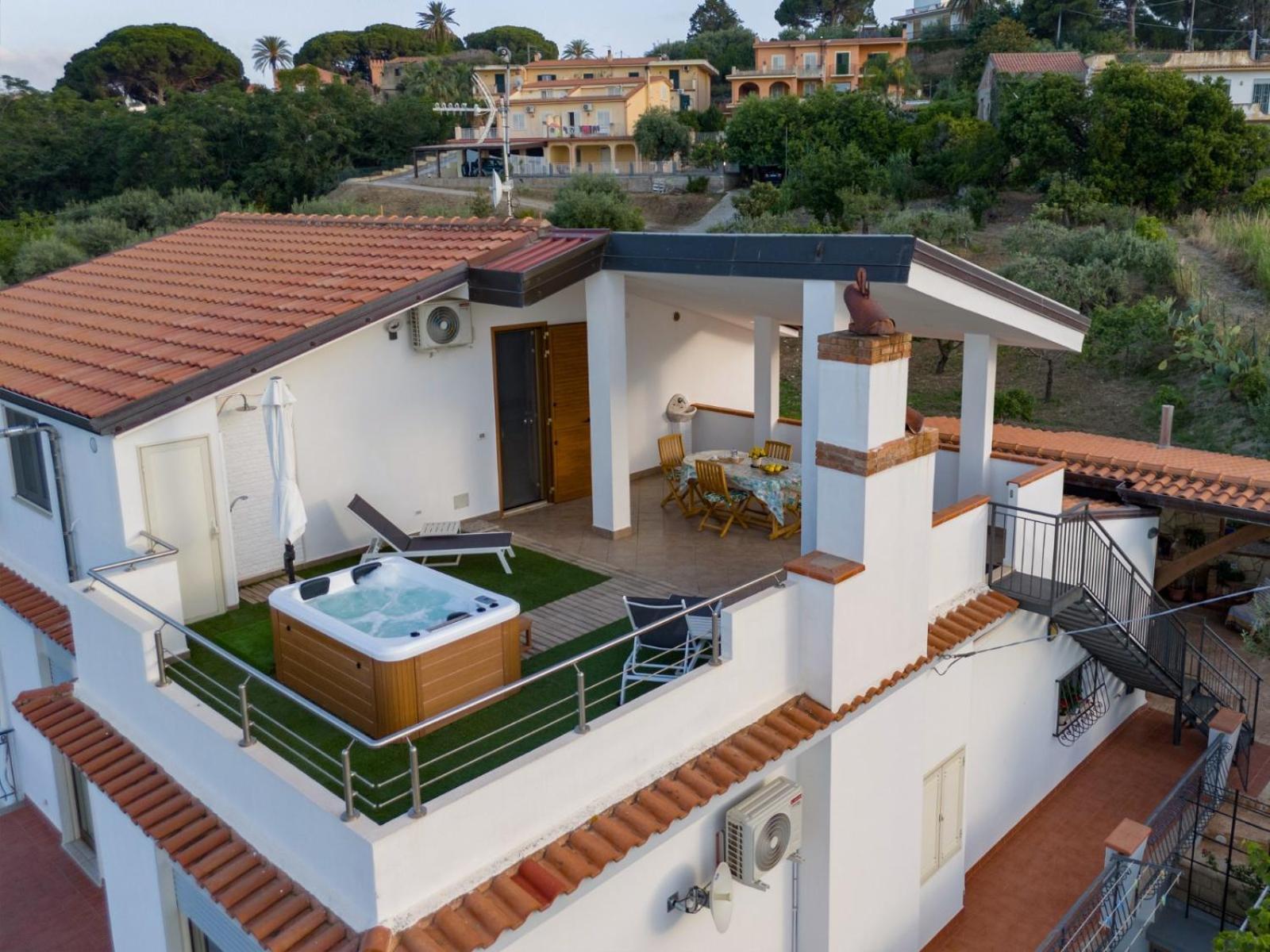 Loft Incantevole Con Idromassaggio Esterno Privato Patti Eksteriør bilde